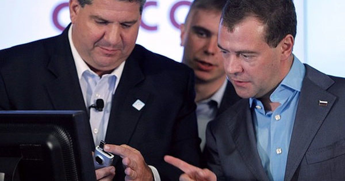 Президент Росії Дмитро Мєдвєдєв також відвідав низку всесвітньо відомих компаній, офіси яких розташовані в Силіконовій долині: Twitter, Google, Cisco, Apple, Yandex Labs. / © AFP