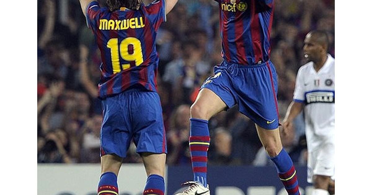 На 84-й хвилині "Барселона" забила гол у ворота "Інтера". Херард Піке (праворуч) після пасу Хаві увірвався до карного майданчика і переграв Сезара - 1:0. / © AFP