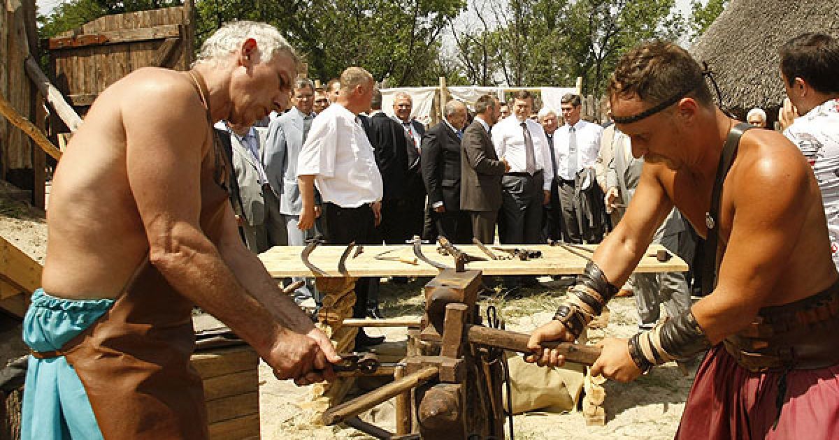 Перебуваючи сьогодні на острові Хортиця, глава держави ознайомився з об&rsquo;єктами Національного заповідника "Хортиця". / © President.gov.ua