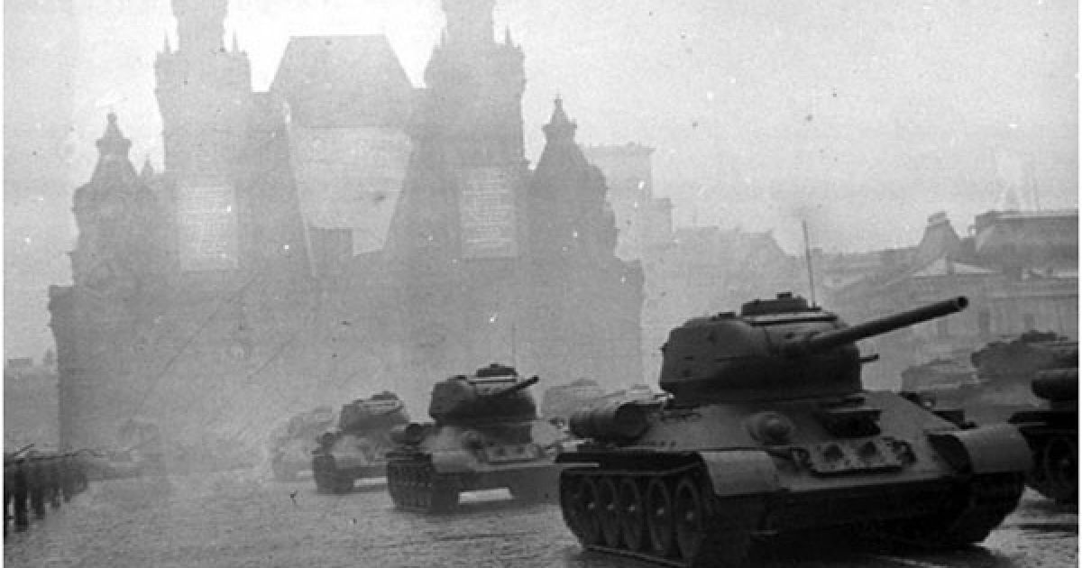 У 1945 році, 24 червня, на Красній площі у Москві пройшов перший парад, присячений перемозі у Великій Вітчизняній війні.