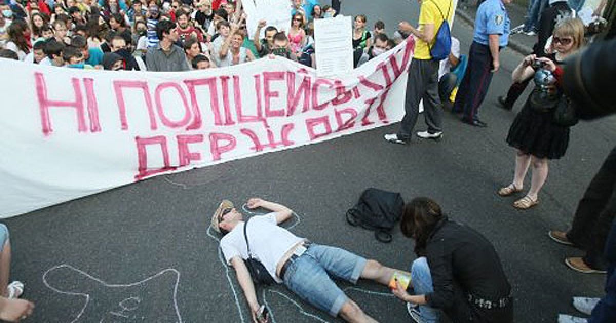 Акції протесту проти свавілля міліції пройшли у Києві, Запоріжжі, Сімферополі, Рівному, Хмельницькому, Донецьку, Житомирі, Тернополі, Херсоні та інших містах України. / © УНІАН