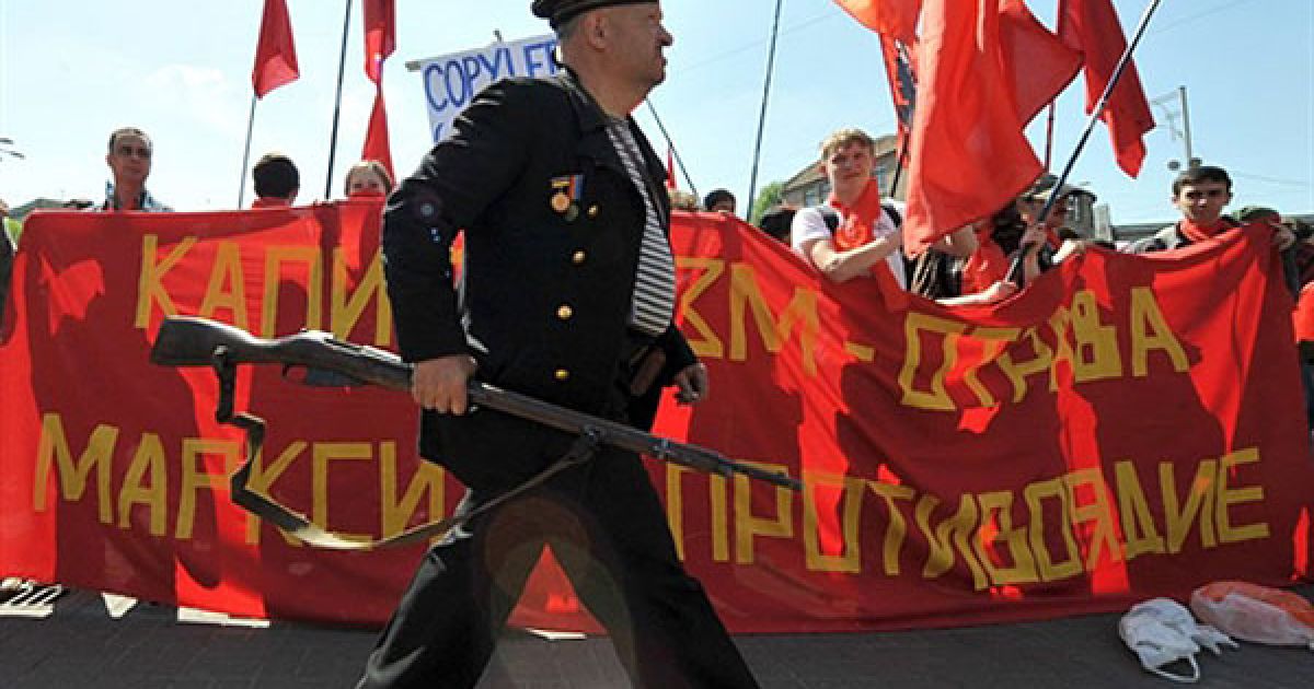 Учасники ”Маршу колективної дії проти капіталізму” виступили проти економічної політики правлячого класу і прагнули повернути Дню солідарності трудящих його історичне значення, як дню боротьби за права трудящих. / © AFP
