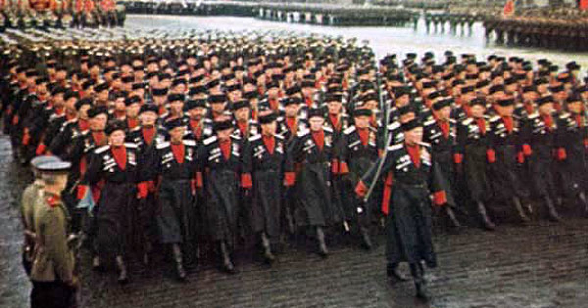 У 1945 році, 24 червня, на Красній площі у Москві пройшов перший парад, присячений перемозі у Великій Вітчизняній війні.