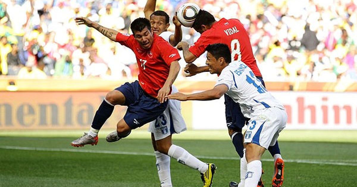 З мінімальним рахунком 1:0 перемогли чилійці. / © AFP