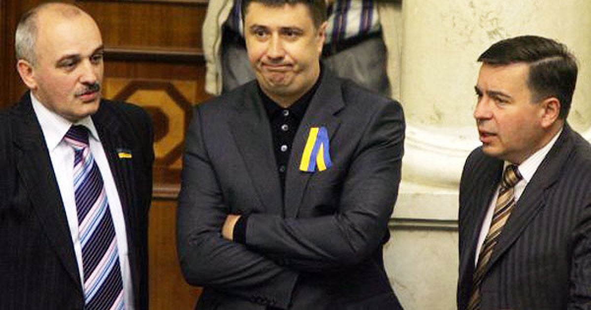 Народний депутат від НУ-НС Іван Стойко, лідер депутатської групи &rdquo;За Україну&rdquo; В&rsquo;ячеслав Кириленко та народний депутат від НУ-НС Тарас Стецьків / © УНІАН