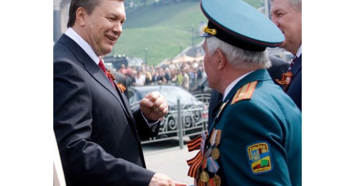 Парад приймав президент України Віктор Янукович / © УНІАН