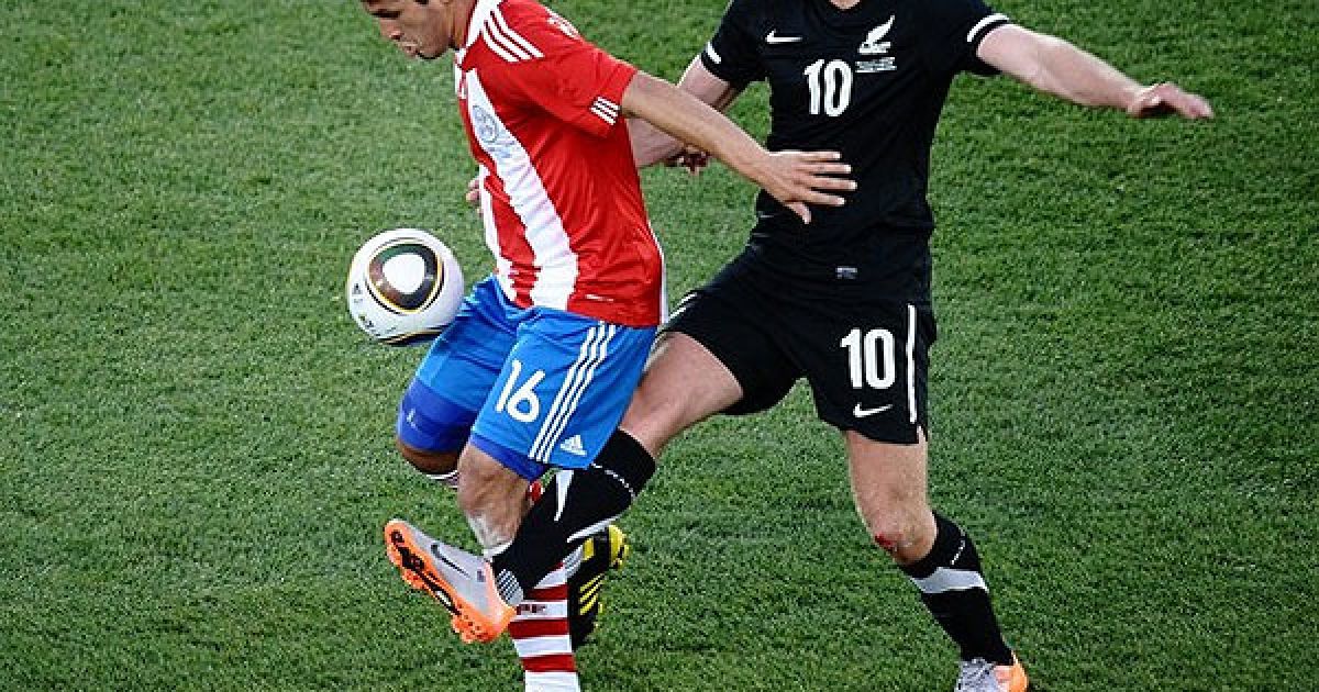 Матч третього туру Чемпіонату світу між збірними Парагваю і Нової Зеландії завершився в "суху" нічию. / © AFP