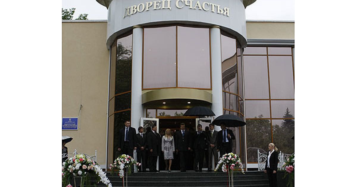 У Луганську президент взяв участь у відкритті міського Палацу урочистих подій / © President.gov.ua