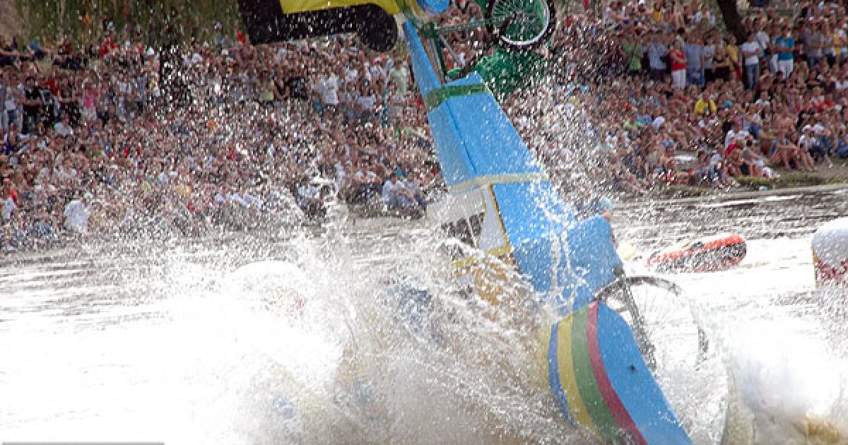 Дніпропетровська команда "Jacksonzzzzz Flight" літала на роялі.