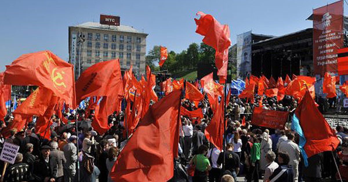 Кілька тисяч прихильників лівих сил зібрались на демонстрацію з нагоди Першотравня у Києві. / © УНІАН