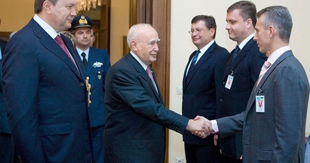 У складі делегації міністр закордонних справ Костянтин Грищенко, голова адміністрації президента Сергій Льовочкін, заступник глави адміністрації Геннадій Васильєв. / © President.gov.ua