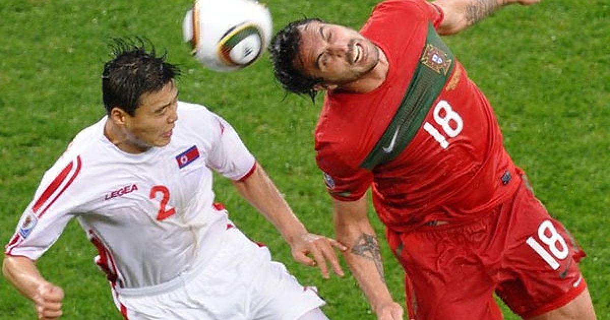 Алмейда грає головою / © daylife.com