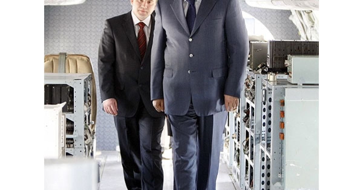 Віктор Янукович ознайомився з першим дослідним зразком АН-158. / © President.gov.ua