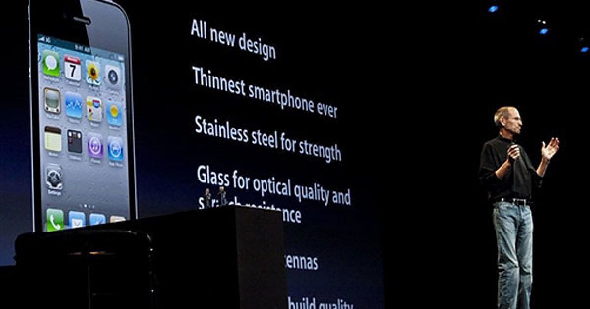 Глава компанії Apple Стів Джобс на щорічній конференції розробників WWDC у Сан-Франциско представив новий смартфон iPhone 4. / © AFP
