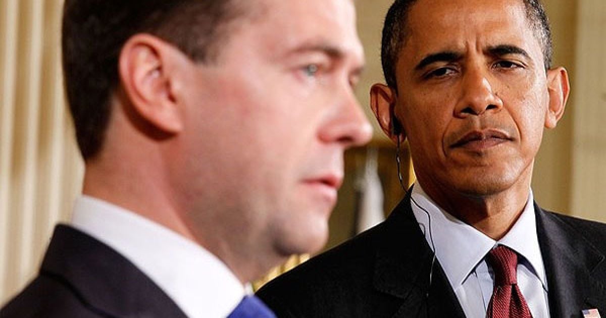 Президент США Барак Обама слухає виступ президента Росії Дмитра Мєдвєдєва / © AFP