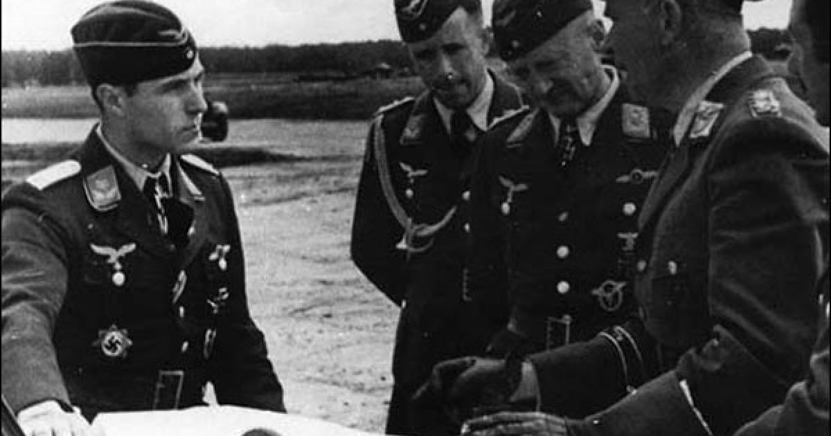 Генерал-полковник Ріхтхофен з групою офіцерів, 1941 рік, Україна.