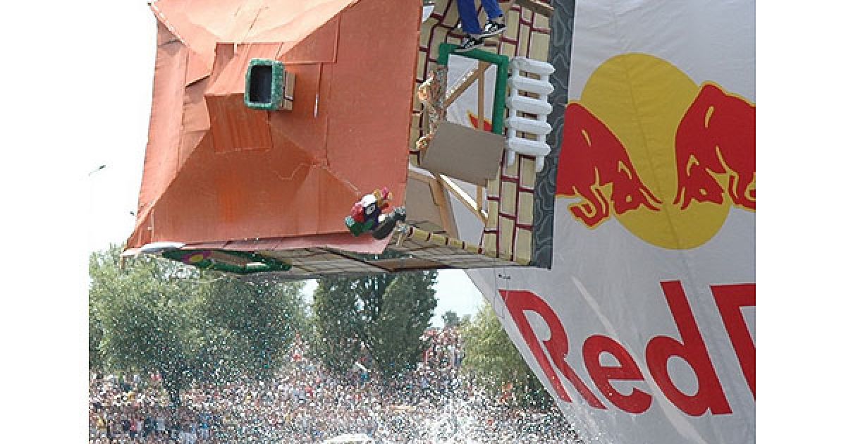 Полетів у воду будинок від київської команди "Гастрабайтери"