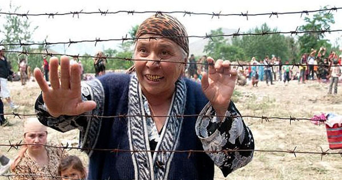 В ніч на неділю Узбекистан відкрив кордон для біженців з півдня Киргизії, де вже кілька днів тривають криваві сутички між киргизами та узбеками. / © 24.kg