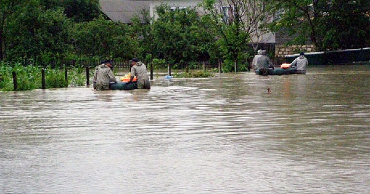 З небезпечних прирічкових ділянок уже почали евакуйовувати мешканців сіл Вашківці Вижницього та Маршинці - Новоселицького району. / © МНС