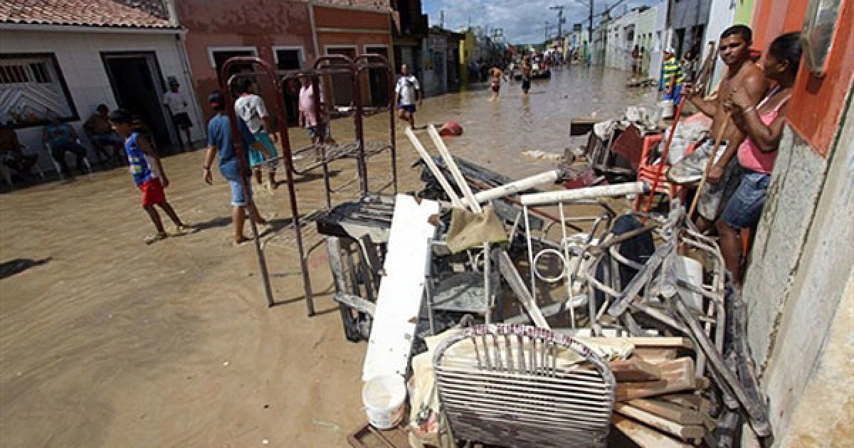В результаті повені на північному сході Бразилії більш як тисяча людей вважаються зниклими безвісти. / © AFP