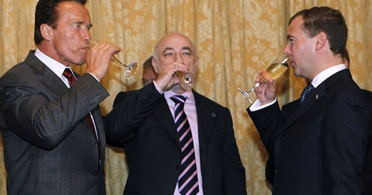 Після зустрічі Мєдвєдєв і Шварценеггер повечеряли разом з колишнім держсекретарем США Джорджем Шульцем у нього на квартирі. / © AFP