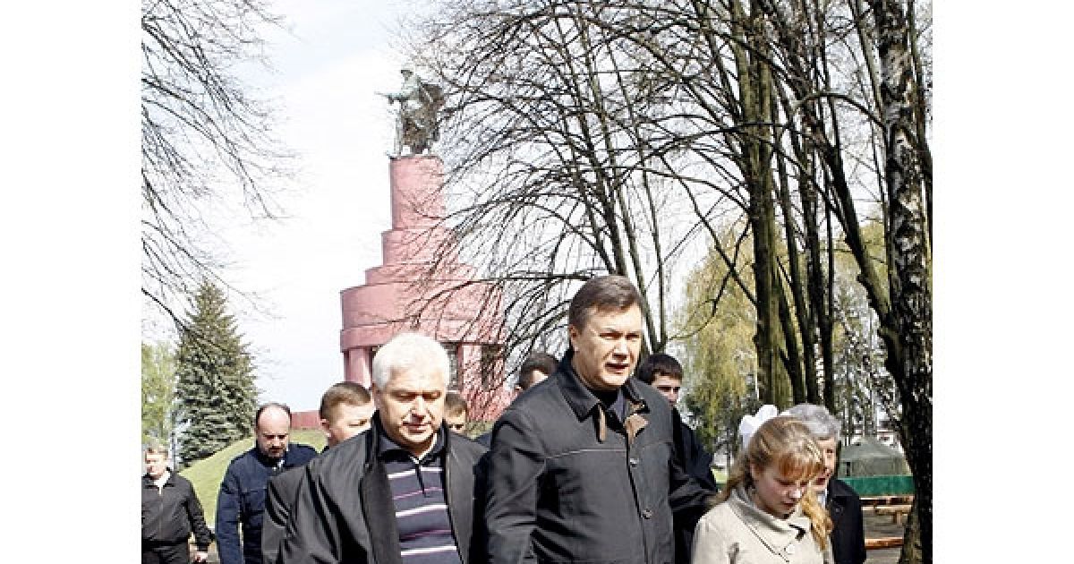 Віктор Янукович запросив усіх бажаючих вихованців дитбудинку разом з ним відвідати Національний музей-заповідник "Битва за Київ у 1943 році". / © President.gov.ua