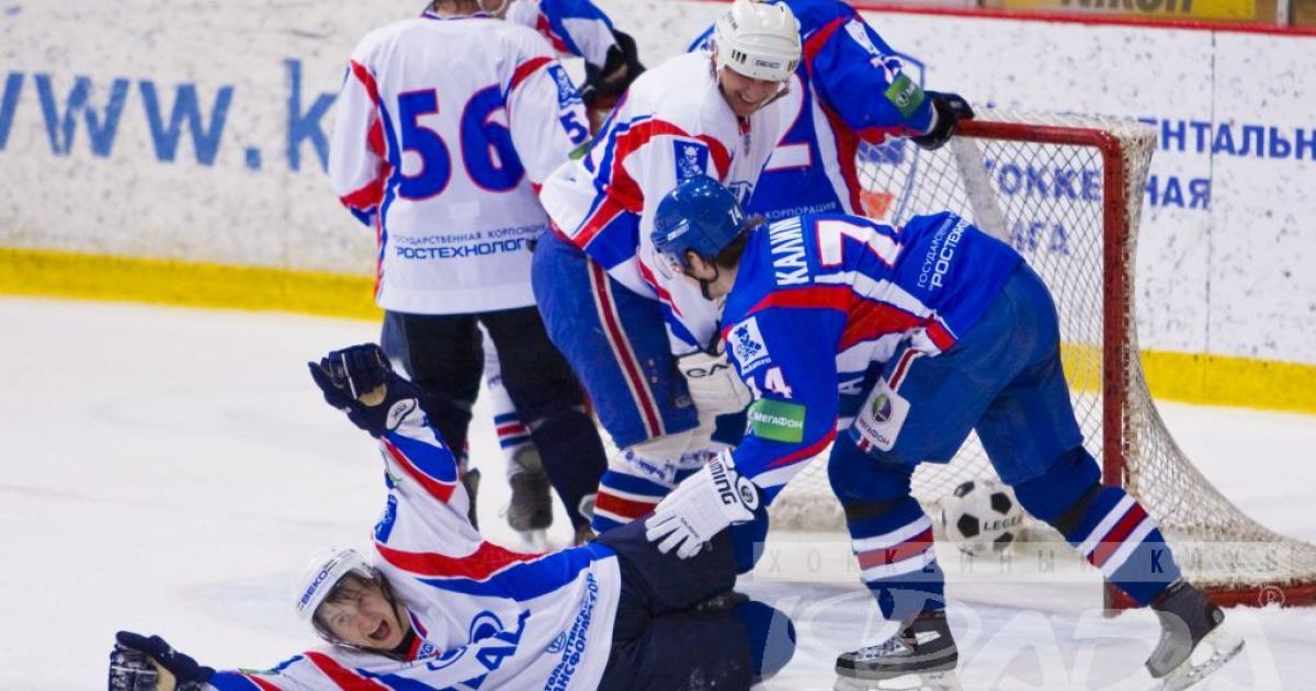 25 грудня 1855  року у Кінгстоні (Канада) відбулася перша відома нині гра в хокей.