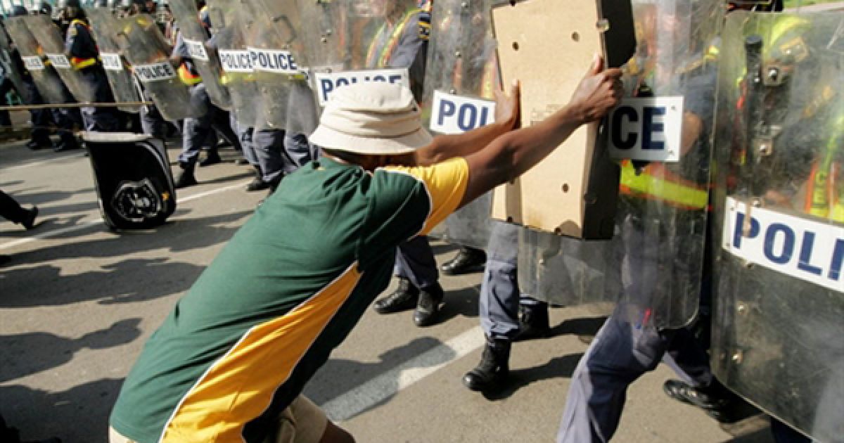 Навчання поліції ПАР на випадок масових заворушень під час ЧС-2010 у Йоганнесбурзі. / © AFP