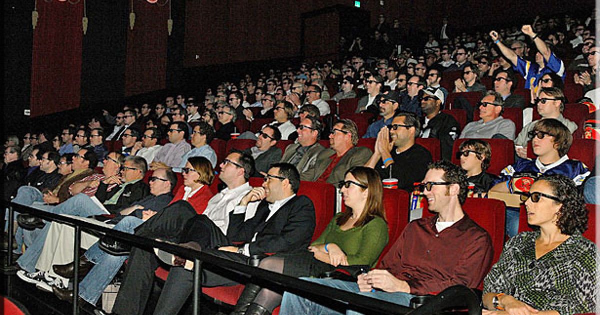 57 років тому кінокомпанія "Ворнер Бразерз" представила перший 3-D фільм.