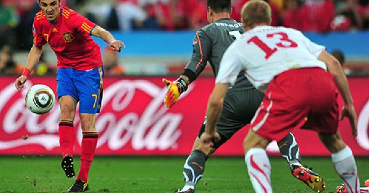 Давід Вілья наносить удар / © AFP