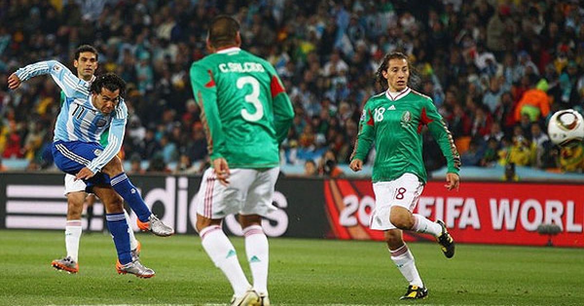 На 52-й хвилині інтригу матчу "вбив" Карлос Тевес, поклавши м'яч у дев'ятку фантастичним ударом з 25-ти метрів. / © AFP