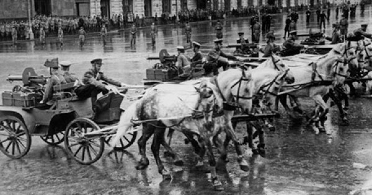 У 1945 році, 24 червня, на Красній площі у Москві пройшов перший парад, присячений перемозі у Великій Вітчизняній війні.