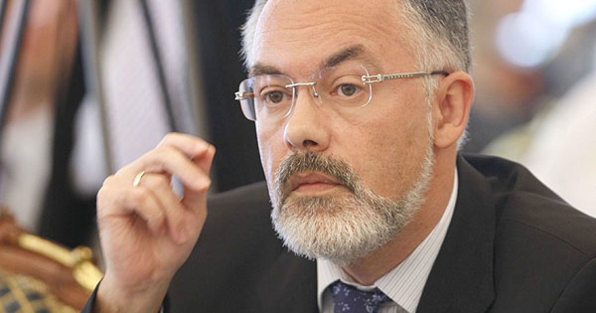 Табачник запевнив, що сумлінні студенти виграють від нового закону