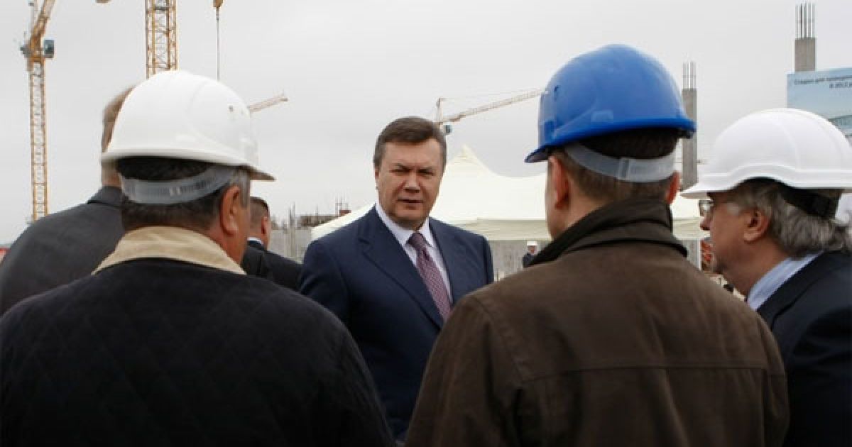Глава держави поспылкувався з відповідальними за хід будівництва і реконструкції особами / © President.gov.ua