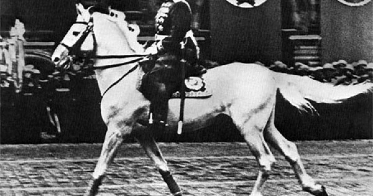 У 1945 році, 24 червня, на Красній площі у Москві пройшов перший парад, присячений перемозі у Великій Вітчизняній війні.