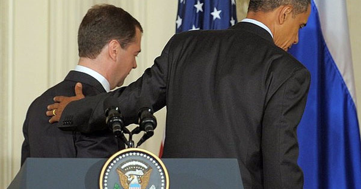 Після офіційної зустрічі президентів у Білому домі, Обама та Мєдвєдєв "утікли" до закусочної Ray's Hell Burger ("Пекельні бургери Рея") на сніданок. / © AFP