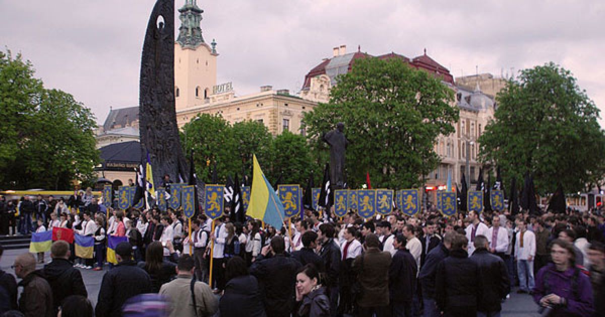 Біля пам’ятника Шевченка у Львові відбувся мітинг, на якому виступило кілька промовців. / © Opir.Info