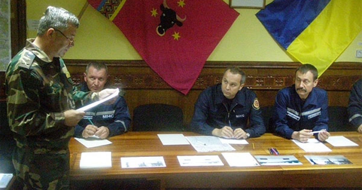 Нестор Шуфрич провів засідання штабу з ліквідації надзвичайної ситуації та визначив завдання силам цивільного захисту щодо допомоги населенню у районах надзвичайної ситуації, заходи щодо протидії шкідливій дії води і завдання щодо мінімізації матеріальних збитків. / © МНС