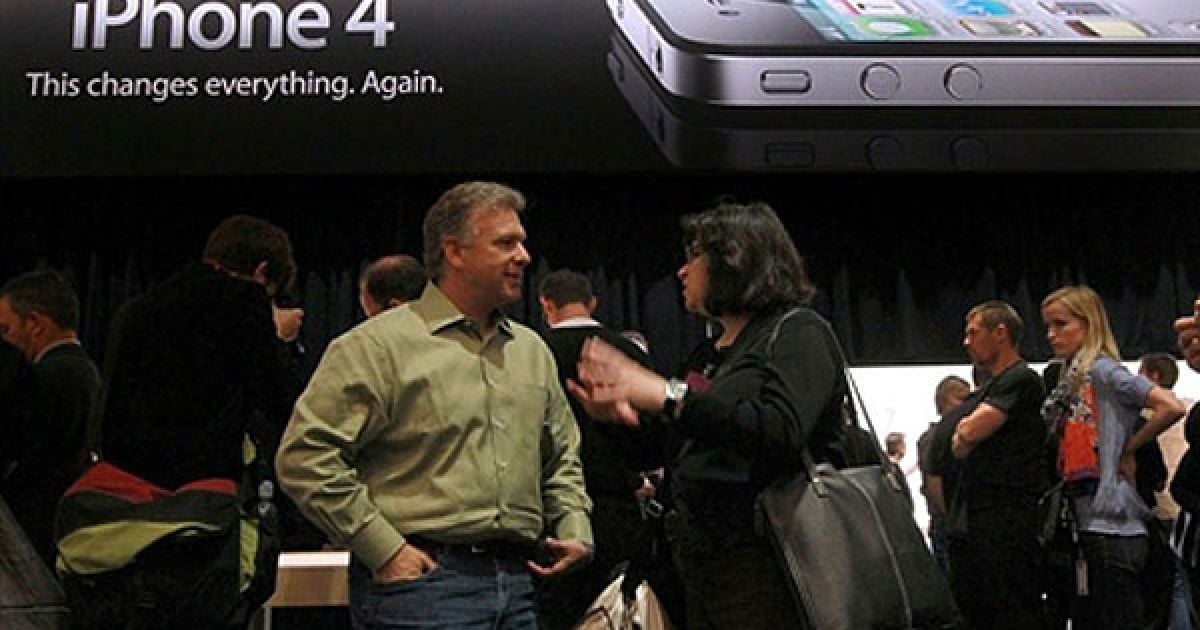 На щорічній конференції розробників WWDC у Сан-Франциско було представлено новий смартфон iPhone 4. / © AFP