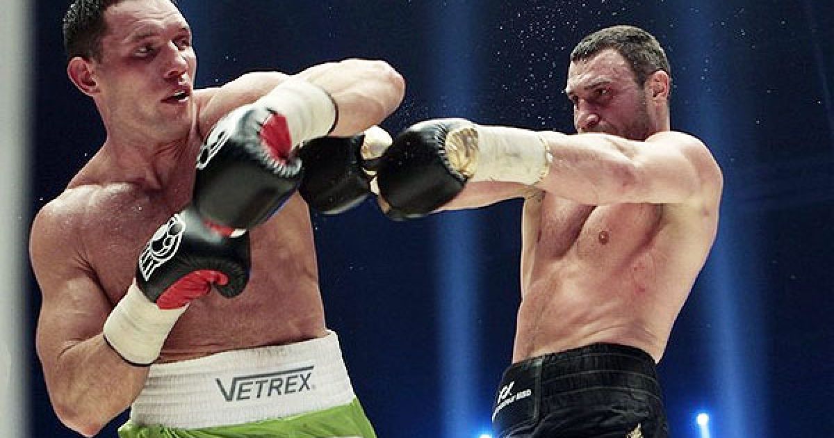 На стадіоні Veltins Arena у Гельхенкірхені пройшов поєдинок за звання чемпіона світу у надважкій вазі за версією WBC між українцем Віталієм Кличком та поляком Альбертом Сосновським. / © daylife.com