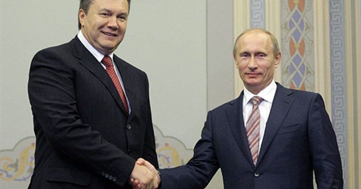 На саміті у Стамбулі відбулась зустріч президента України Віктора Януковича і прем&rsquo;єр-міністра Росії Володимира Путіна. / © AFP