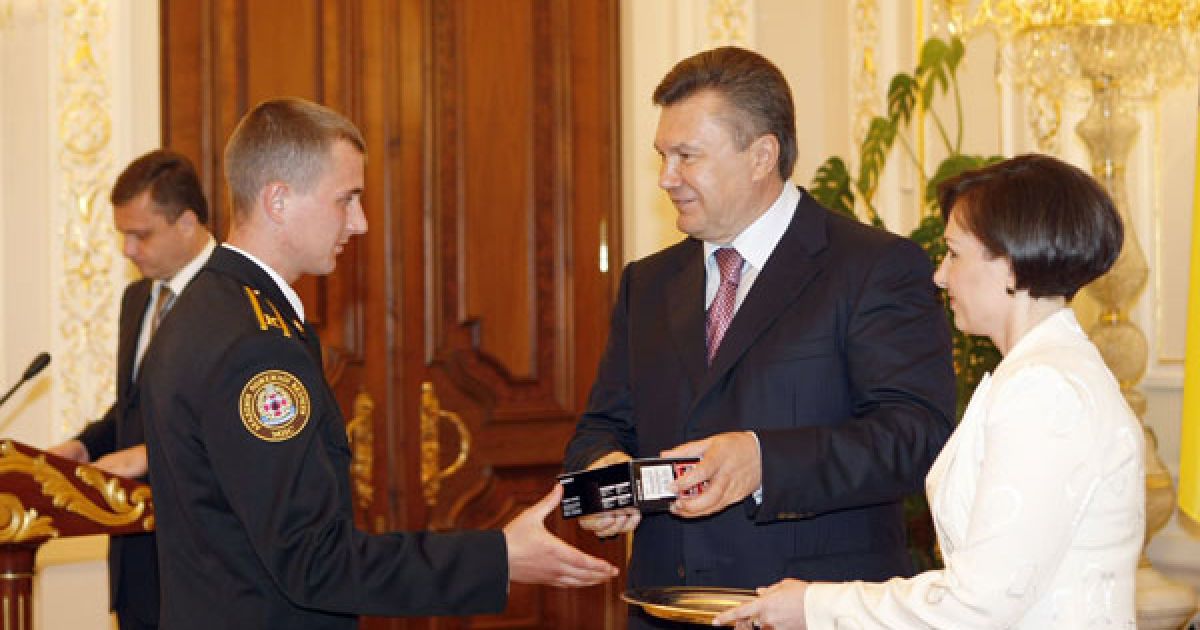 Віктор Янукович вручив державні нагороди  дітям та молодим людям, які проявили особисту мужність і героїзм, рятуючи життя людей. / © President.gov.ua
