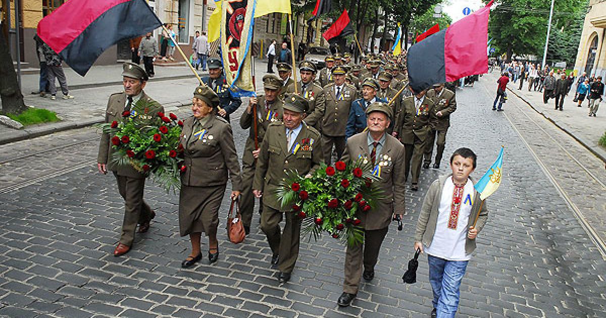 Багатотисячна хода "Український марш" на відзнаку Свят Героїв пройшов у Львові