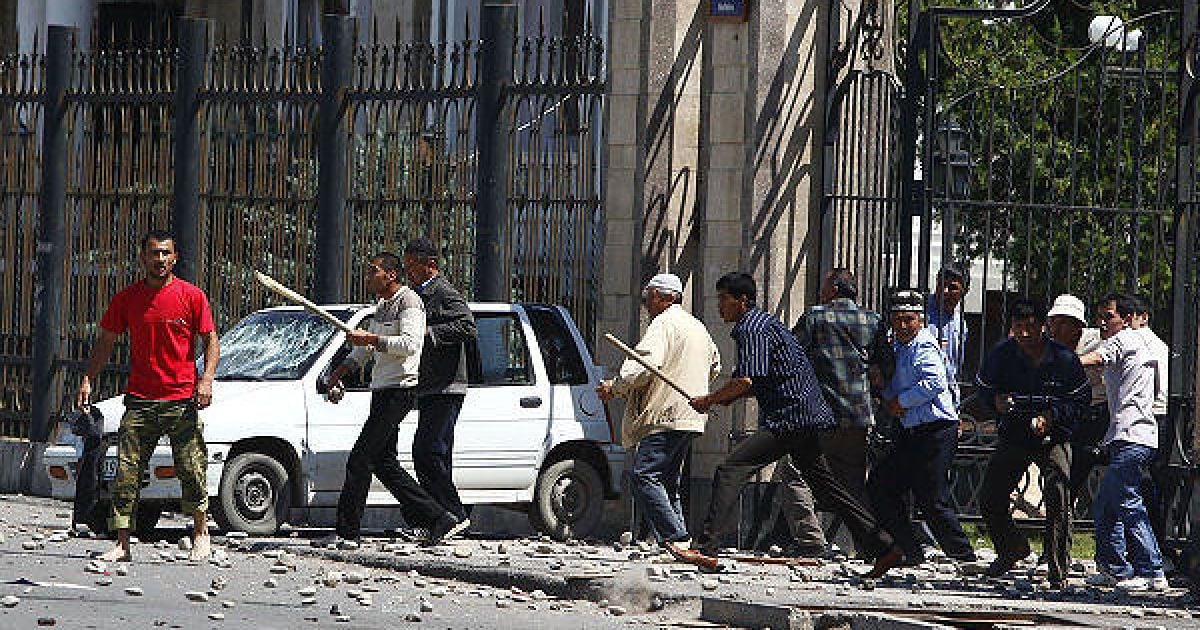 У патрулюванні вулиць задіяні тисячі співробітників міліції і дружинників-добровольців. / © 24.kg