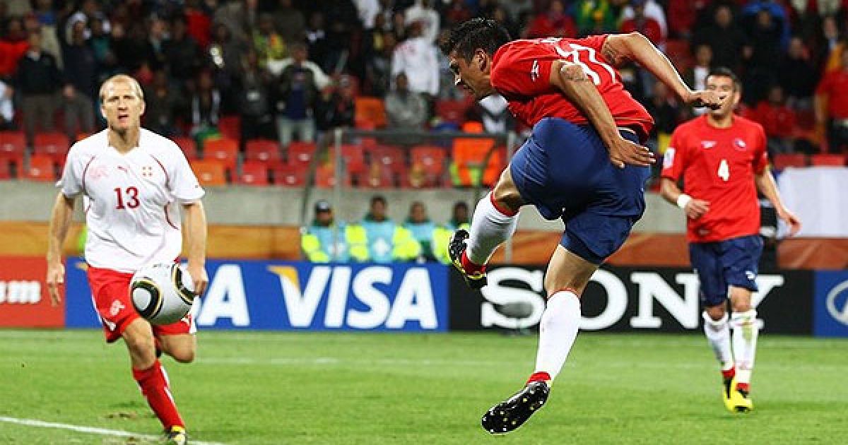 Гонсалес ударом головою відправив м'яч у ворота Швейцарії. / © Getty Images/Fotobank