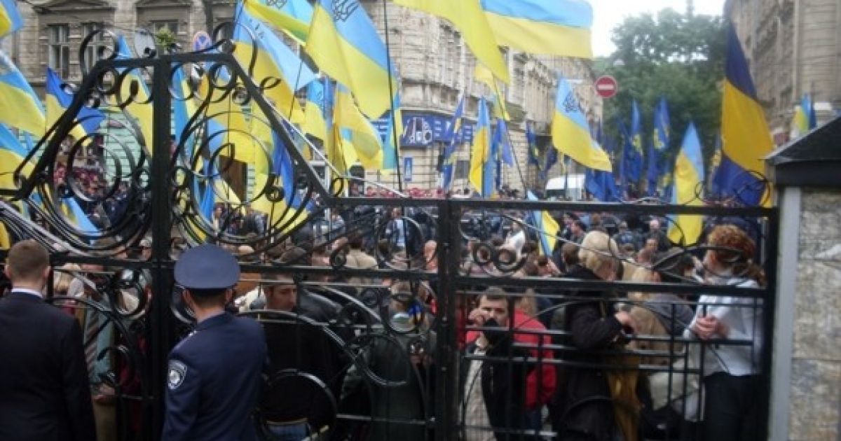 Львівська облорганізація ВО "Свобода" заявляє, що спецпідрозділ "Беркут" бив учасників протесту у Львові.