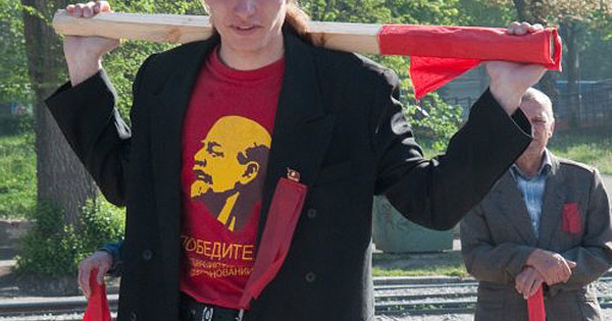 Перед встановленням пам'ятника було проведене соцдослідження, згідно з яким більшість українців в усіх регіонах держави висловилися проти таких дій. / © УНІАН