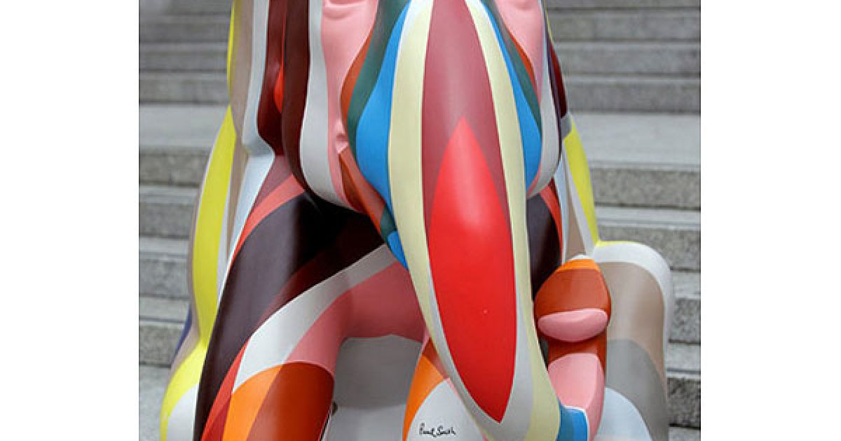 Фігури слонів розфарбовували відомі художники, діячі культури, кіно. / © Getty Images/Fotobank