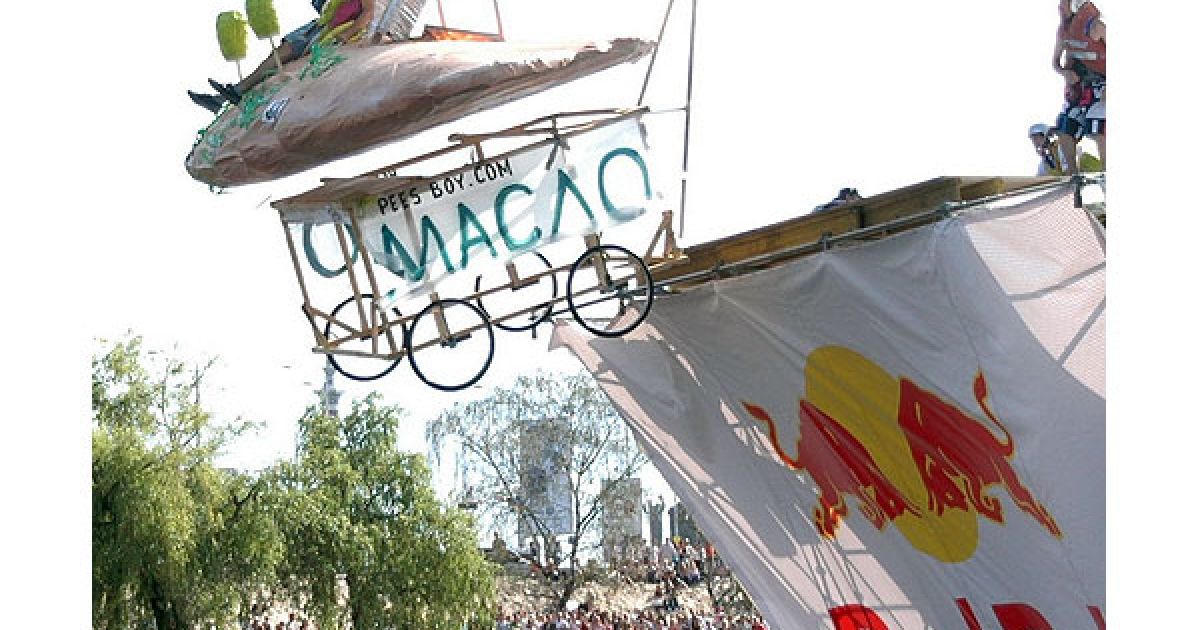 Київська "Хумпалаа" запустила літаючий вареник.