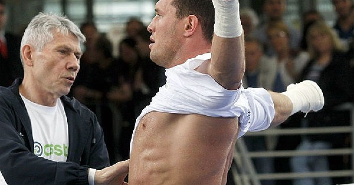 Відкрите тренування Кличка і Сосновського, яке проходило в будівлі компанії Mercedes Benz, відвідали близько двох тисяч глядачів. / © Getty Images/Fotobank